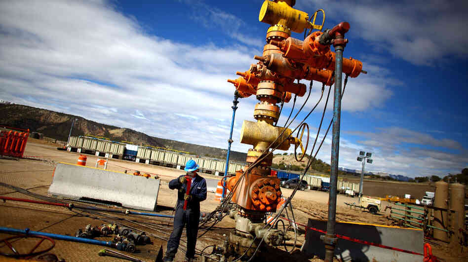 Oil and natural gas drillers use equipment like this to separate the liquid, gas and sand that come out of wells at the beginning of hydraulic fracturing operations. Oil and natural gas drillers use equipment like this to separate the liquid, gas and sand that come out of wells at the beginning of hydraulic fracturing operations.