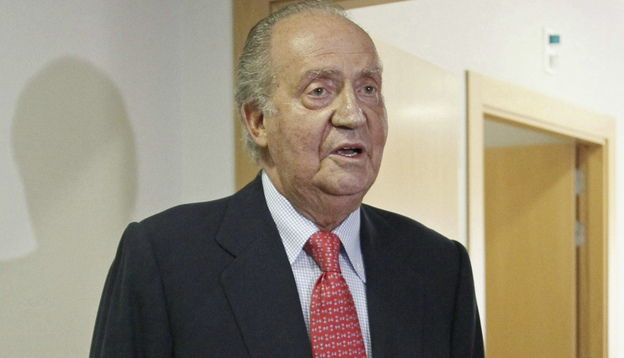 Spain's King Juan Carlos prepares to leave a hospital in Madrid on Wednesday. Spain's King Juan Carlos says he is sorry for having gone on African elephant-hunting trip.