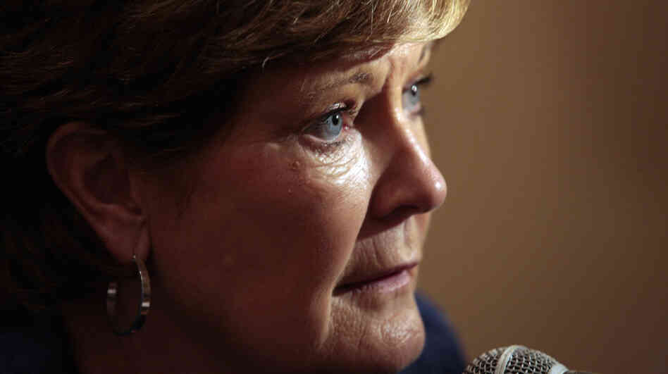 This file photo shows Tennessee women's basketball head coach Pat Summitt talking with reporters during the Southeastern Conference basketball media day, in Hoover, Ala.