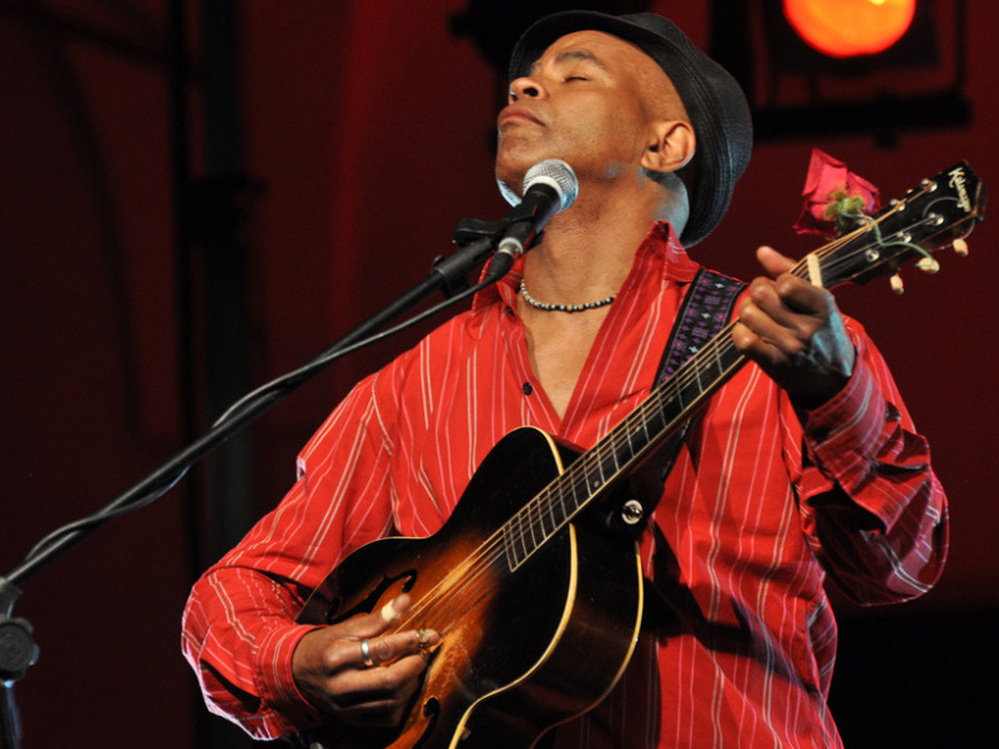 Guy Davis performs in northern Italy at the Piacenza Blues Festival in 2010.