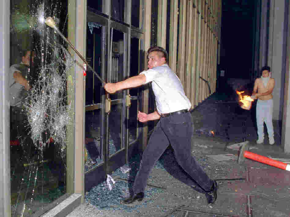 A rioter breaks glass at the Criminal Courts building in Los Angeles on April 29, 1992, after a jury acquitted four police officers accused of beating Rodney King.