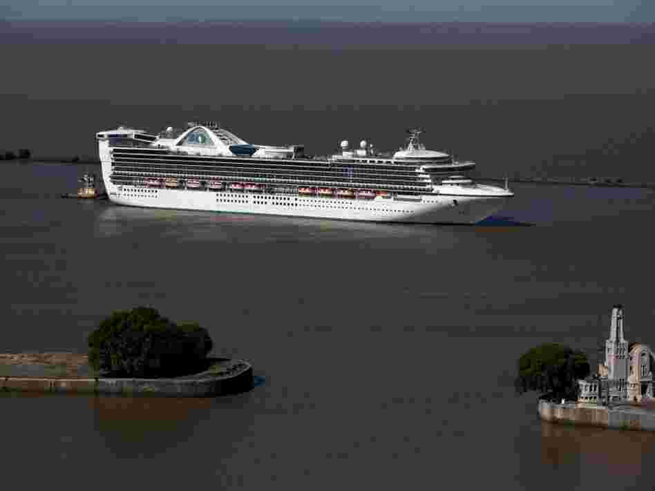 The Star Princess cruise ship leaves Buenos Aires' port in Argentina on Jan. 17.