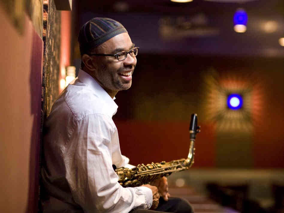 Kenny Garrett's "Welcome Earth Song" conjures the spirit of Pharoah Sanders — and a soul-stirring church service.