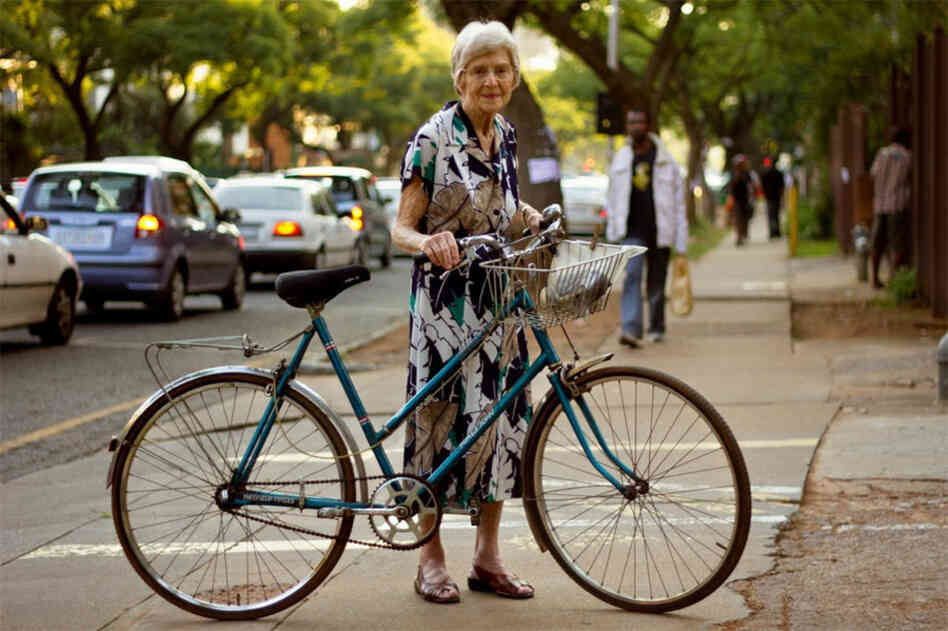 Stephanie Baker: "I'm limited to about a kilometer in view of my age, and I use it, well, certainly every other day. ... If I didn't have the bicycle, well, I'm not very good at walking, I'd be more or less in retirement. At least I can get around and see the beauty of the place, too. This bike suits me; it's quite old now and I'm 82 and three-quarters."