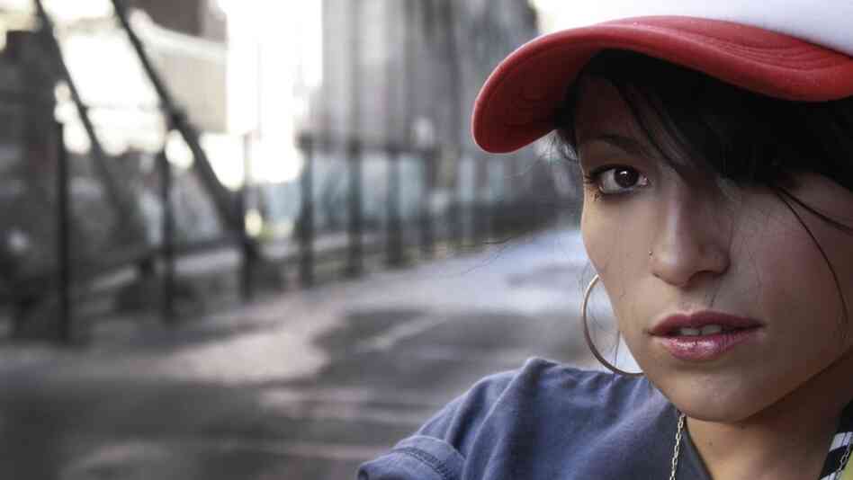 Like everything Chilean rapper Ana Tijoux does, the video for "Sacar La Voz" is simple but poignant, poetic but unpretentious, graceful yet furious.