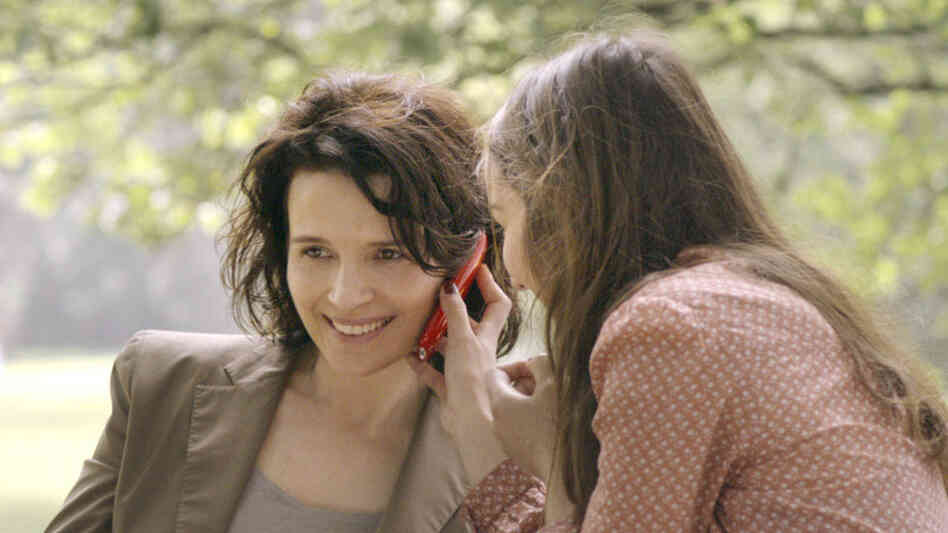 Anne (Juliette Binoche), a Parisian journalist writing for the women's magazine Elle, interviews two university students moonlighting as prostitutes. She develops a sisterlike rapport with Charlotte (Anais Demoustier), a young woman from the Paris suburbs. Anne (Juliette Binoche), a Parisian journalist writing for the women's magazine Elle, interviews two university students moonlighting as prostitutes. She develops a sisterlike rapport with Charlotte (Anais Demoustier), a young woman from the Paris suburbs.