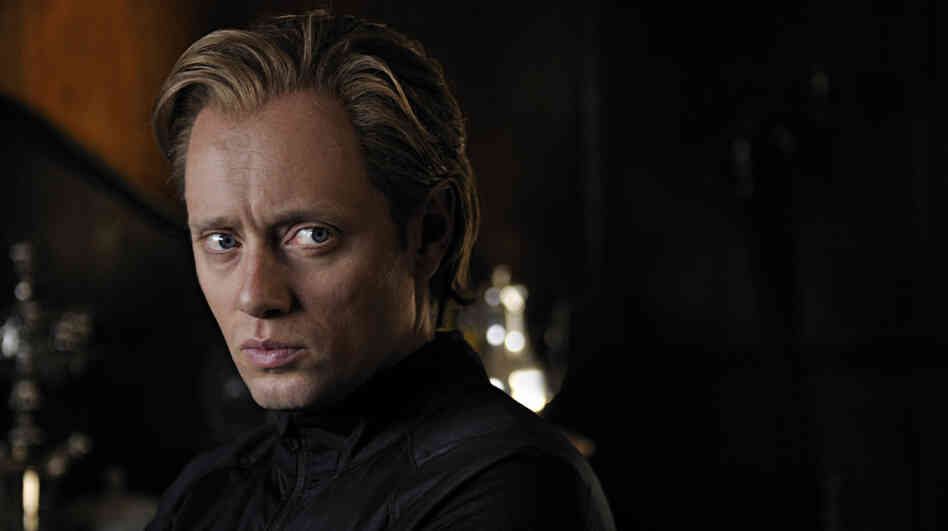 Corporate headhunter Roger Brown (Aksel Hennie) has a lucrative if less-than-legal sideline in fine art — until he crosses the wrong man. Corporate headhunter Roger Brown (Aksel Hennie) has a lucrative if less-than-legal sideline in fine art — until he crosses the wrong man.