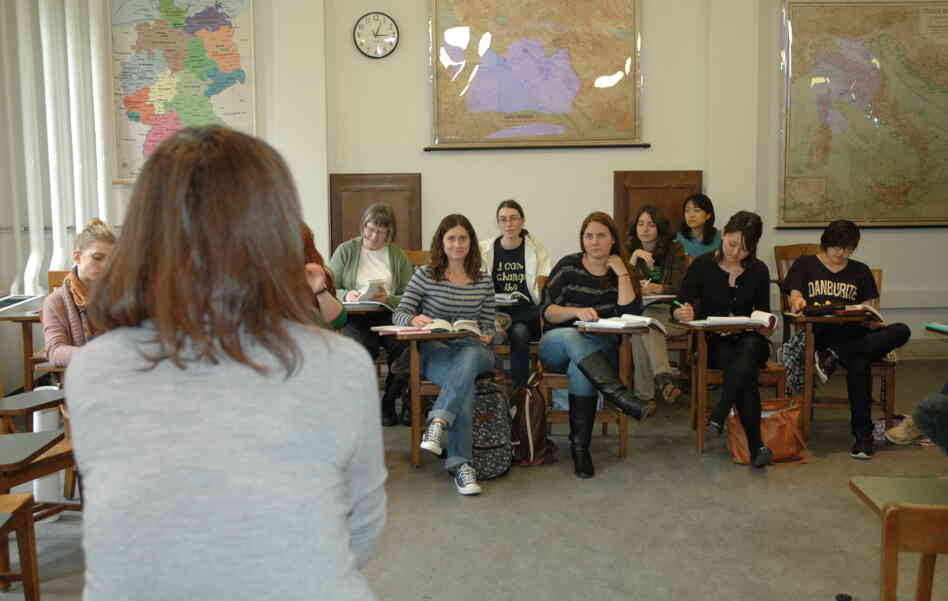 Wellesley College English professor Yoon Lee teaches a class on the rise of the novel.