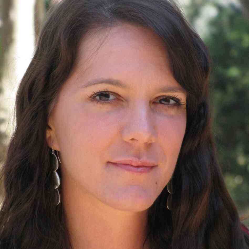 Zoe Ferraris moved to Saudi Arabia in the aftermath of the first Gulf War to live with her then-husband and his extended family of Saudi-Palestinian Bedouins. Zoe Ferraris moved to Saudi Arabia in the aftermath of the first Gulf War to live with her then-husband and his extended family of Saudi-Palestinian Bedouins.