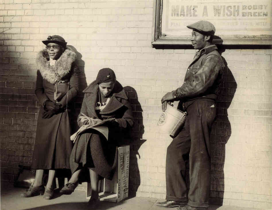 Robert McNeill, Make A Wish (Bronx Slave Market, 170th Street, New York), 1938, gelatin silver print 