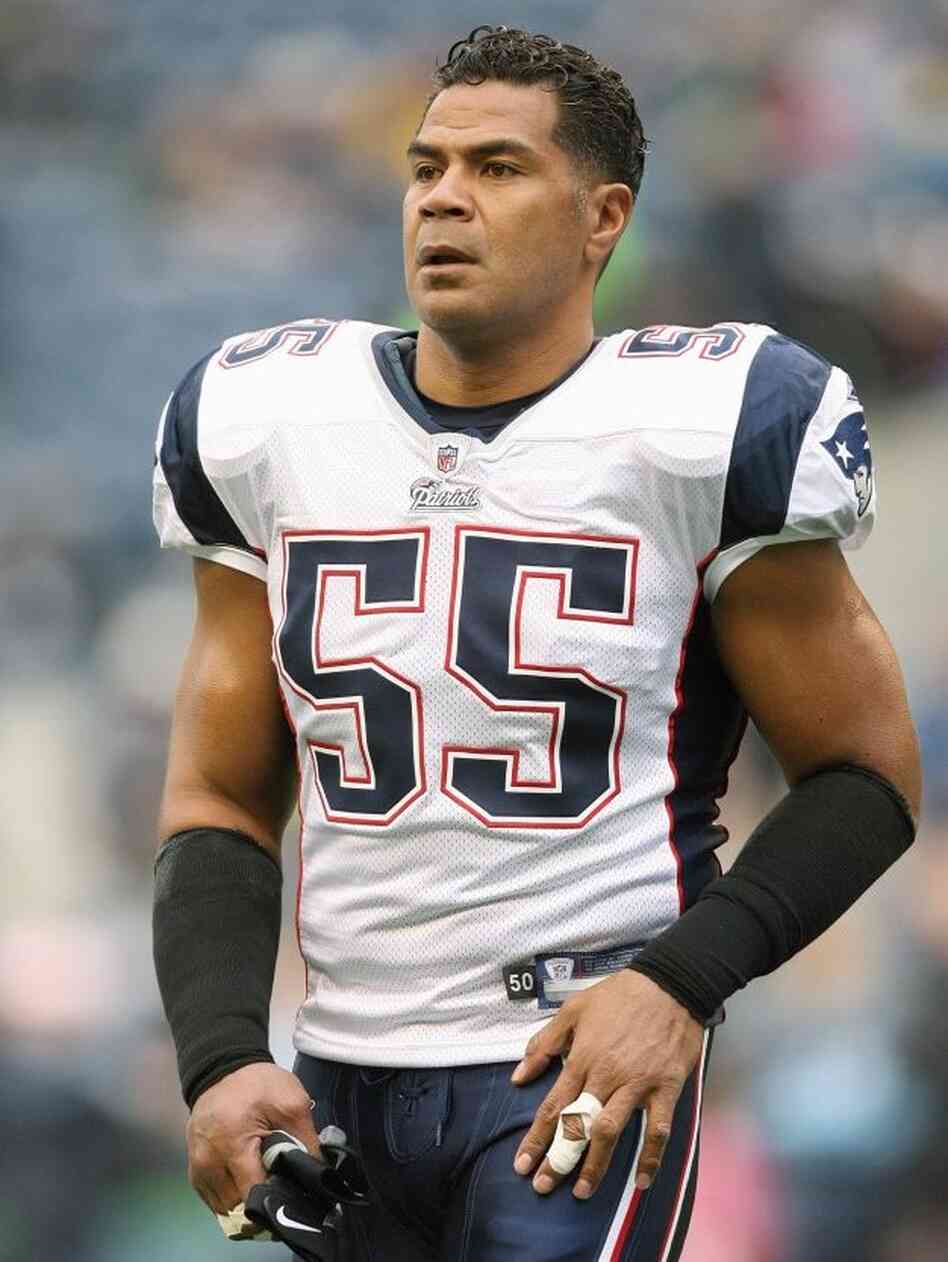 Junior Seau in 2008, when he played for the New England Patriots.