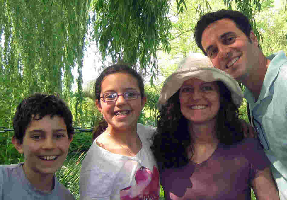 (R-L) Jeremy Sussman and his wife Becky, along with their two children Gabby and Sammy. The couple met 22 years ago when a friend suggested they meet.