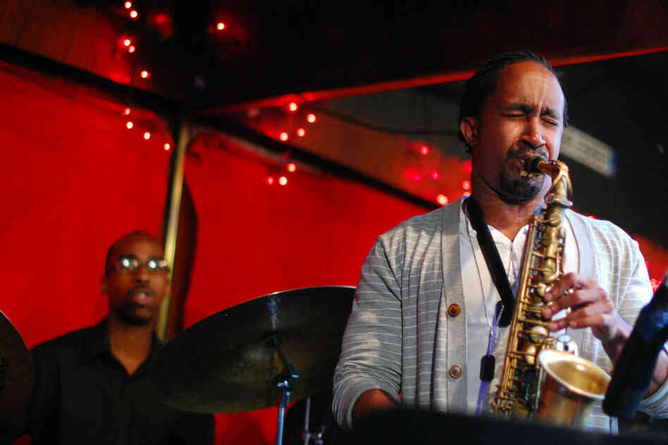 Saxophonist Wade Dean led a quintet in the very first set of the Center City Jazz Festival, featuring Anwar Marshall on drums.