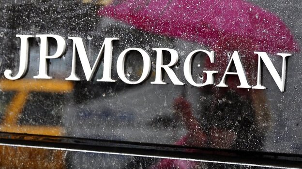 Outside the JP Morgan Chase Building on Park Avenue in Manhattan earlier this week.