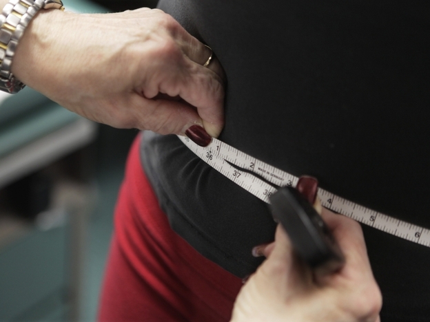 Paris Wood, 14, has her measurements taken as part of a Chicago anti-obesity program. (AP)