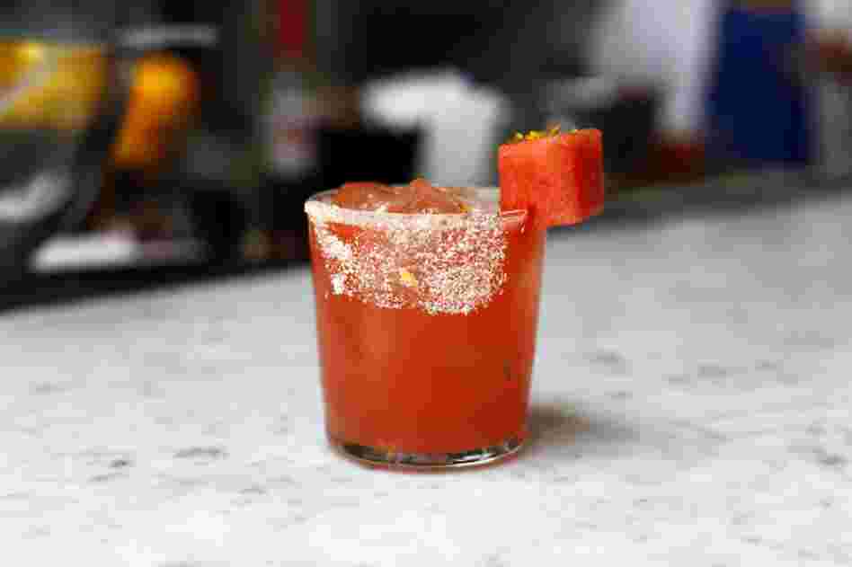 Wanna make this 150-ish calorie Melon Margarita? Keep clicking ...