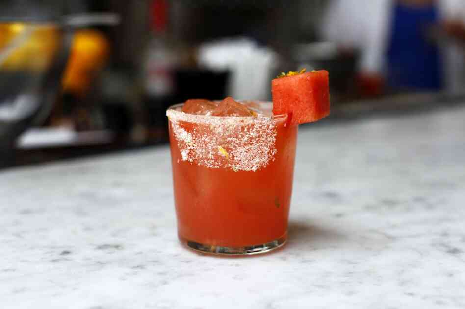 Wanna make this 150-ish calorie Melon Margarita? Keep clicking ...