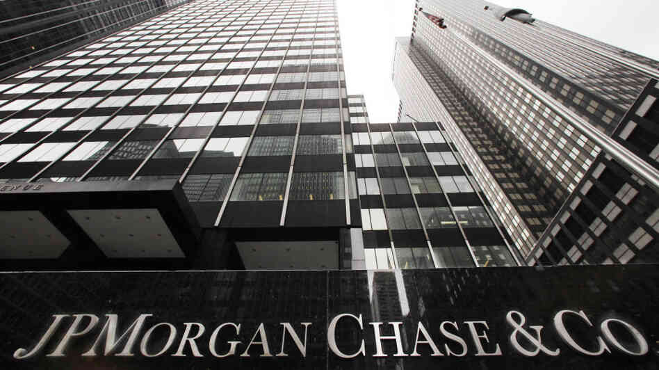 JPMorgan, the largest bank in the United States, is seeking to minimize the damage caused by a $2 billion trading loss, disclosed earlier this month.
