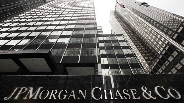 JPMorgan, the largest bank in the United States, is seeking to minimize the damage caused by a $2 billion trading loss, disclosed earlier this month. JPMorgan, the largest bank in the United States, is seeking to minimize the damage caused by a $2 billion trading loss, disclosed earlier this month.