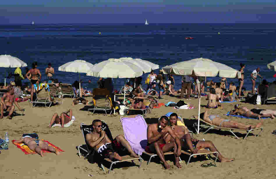 People relax at a beach in Barcelona, Spain, on a Monday last summer. Many Spanish workers are upset that some traditional four-day holiday weekends might be scaled back to just three days. People relax at a beach in Barcelona, Spain, on a Monday last summer. Many Spanish workers are upset that some traditional four-day holiday weekends might be scaled back to just three days.