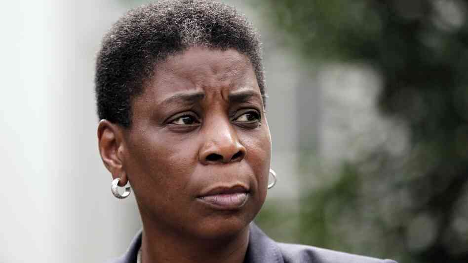 Xerox CEO Ursula Burns began her career with the company in 1980 as a summer intern. In 2009, she became the first African-American woman to lead a Fortune 500 company. Xerox CEO Ursula Burns began her career with the company in 1980 as a summer intern. In 2009, she became the first African-American woman to lead a Fortune 500 company.