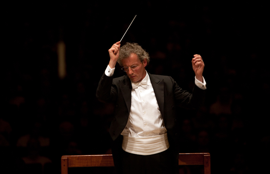 The evening concluded with a performance of Shostakovich's enigmatic Symphony No. 6. Written in 1939, it begins with a long, slow movement before racing off into two ebullient -- and even frenzied -- fast sections. 