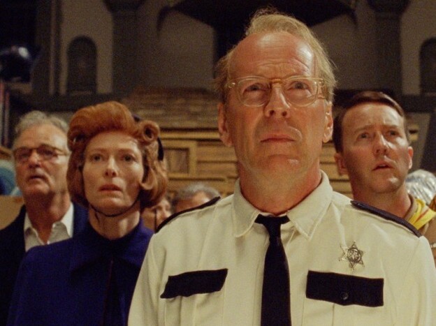 Bill Murray, Tilda Swinton, Bruce Willis and Edward Norton play some of the adults who search for Sam and Suzy as a violent storm approaches their island.