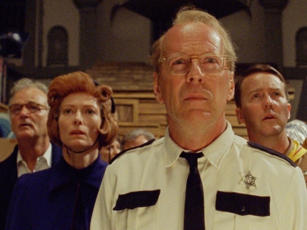 Bill Murray, Tilda Swinton, Bruce Willis and Edward Norton play some of the adults who search for Sam and Suzy as a violent storm approaches their island.