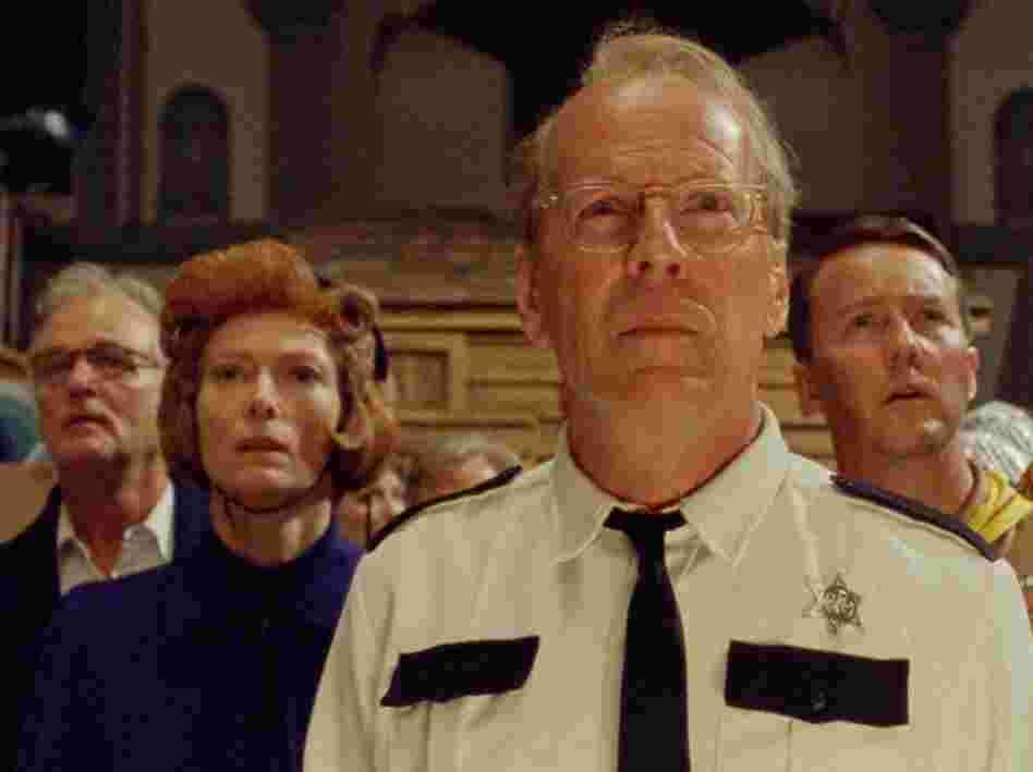 Bill Murray, Tilda Swinton, Bruce Willis and Edward Norton play some of the adults who search for Sam and Suzy as a violent storm approaches their island.