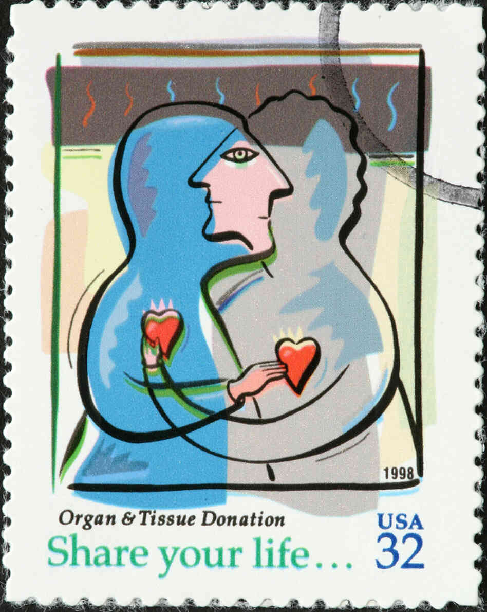 A U.S. postage stamp from 1998 promotes donations of organs and tissue for transplant. A U.S. postage stamp from 1998 promotes donations of organs and tissue for transplant.