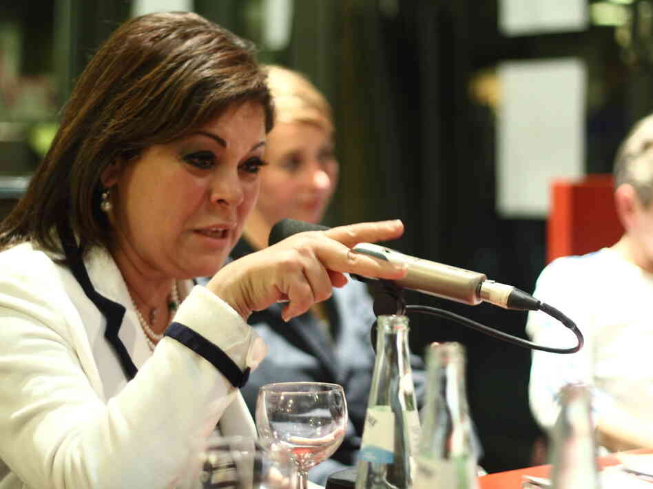 On her way to attend the women's Champions League Final in Munich, Sahar El-Hawary spoke a press conference in Berlin. "We are a football country," El-Hawary says of Egypt.