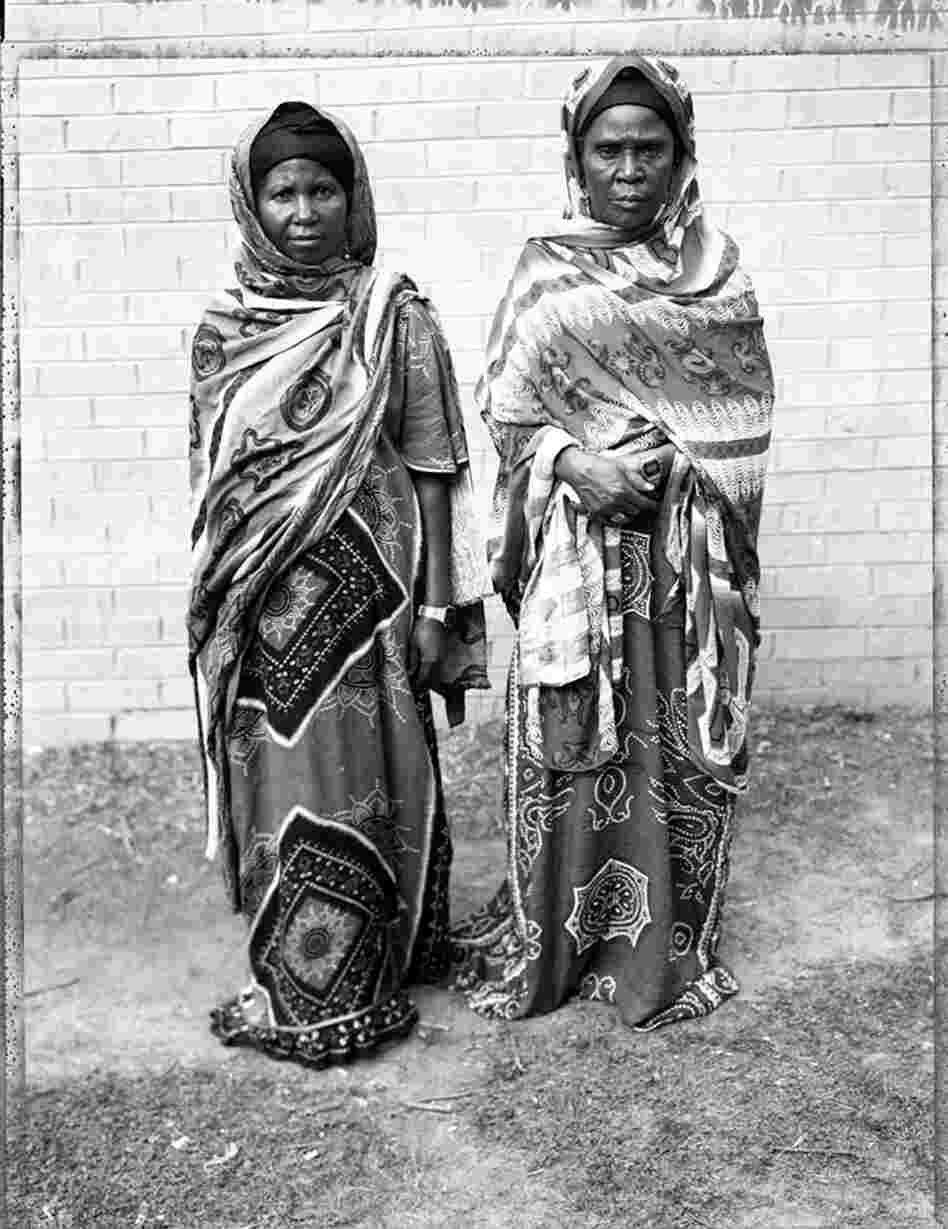 Somali Bantu mother and daughter, 2006