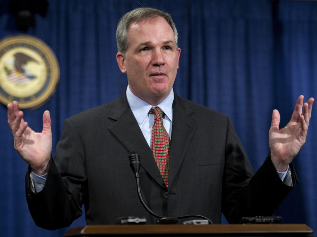 U.S. Attorney Patrick J. Fitzgerald speaks to reporters during a news conference Thursday in Chicago. Fitzgerald announced he would step down.