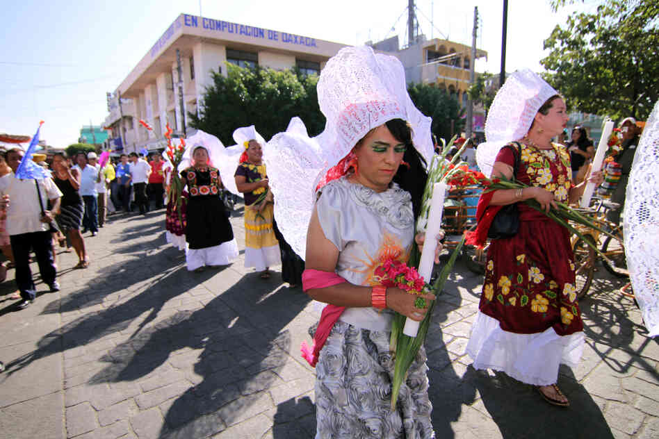 This photo series by Neil Rivas documents the journey of artist Alex Hernandez as he participates in "Vela de las Intrepidas" — or "Vigil of the Intrepids" — a festival celebrating the "muxe" culture.