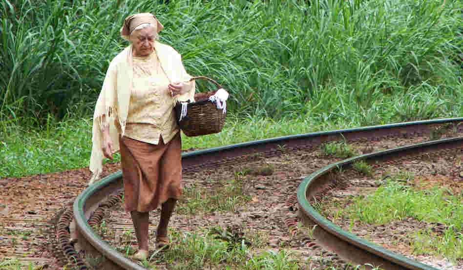 Madalena (Sonia Guedes), a baker in the fictional community of Jotuomba in Brazil's Vale do Paraiba, makes the journey each day from her impoverished rural town to the local coffee shop to sell her bread. Madalena (Sonia Guedes), a baker in the fictional community of Jotuomba in Brazil's Vale do Paraiba, makes the journey each day from her impoverished rural town to the local coffee shop to sell her bread.