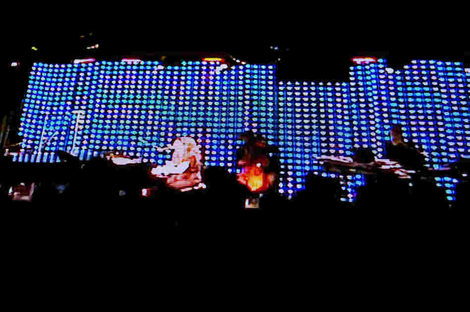 The set at Le Poisson Rouge was decorated with strings of multi-colored lights.