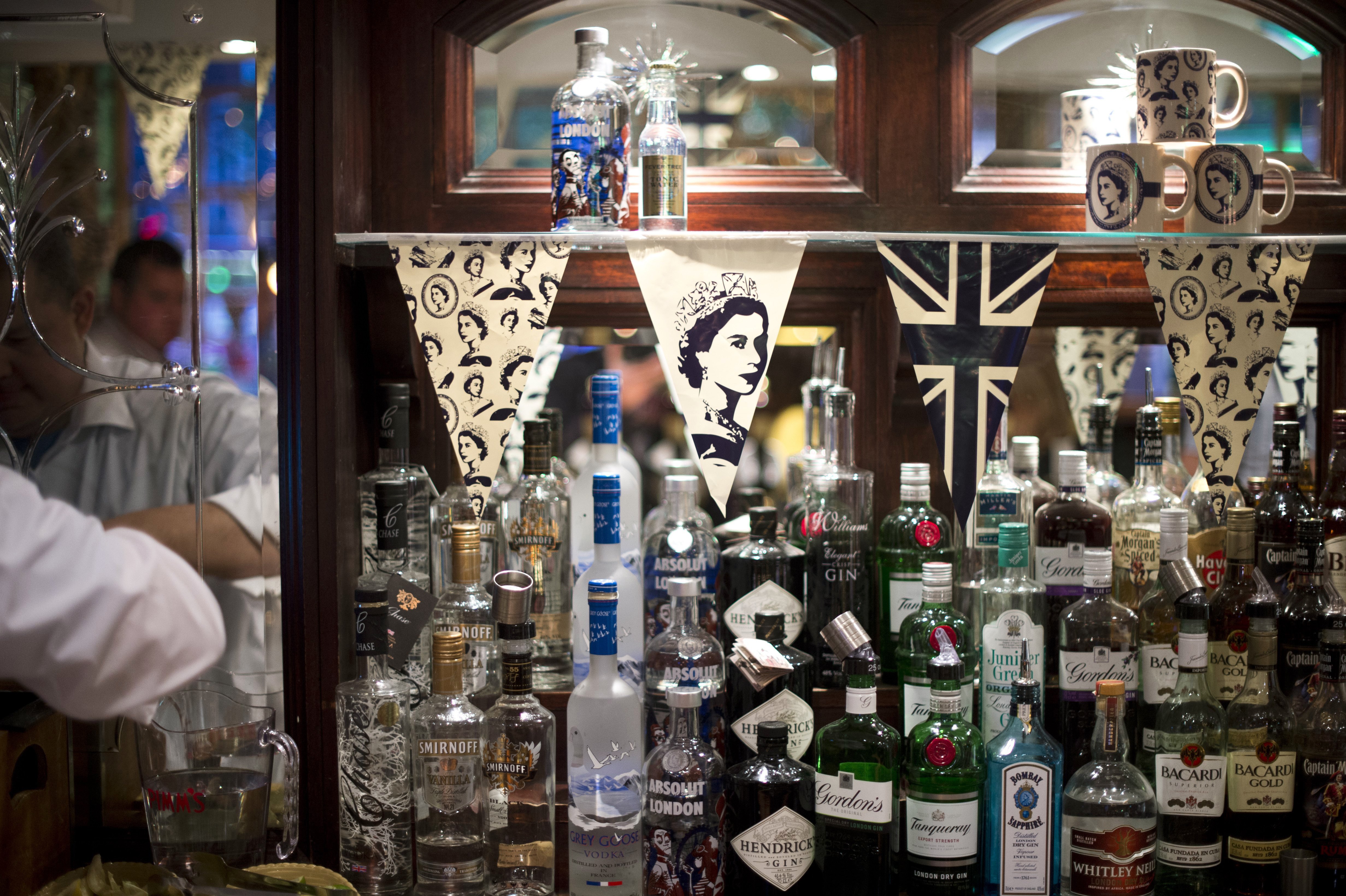 A London pub features a likeness of Queen Elizabeth II in honour of her Diamond Jubilee.