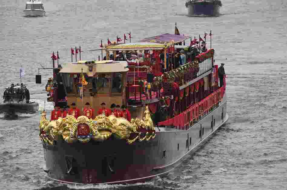 The queen traveled aboard the royal barge Spirit of Chartwell, decorated for the occasion in rich red, gold and purple velvet.