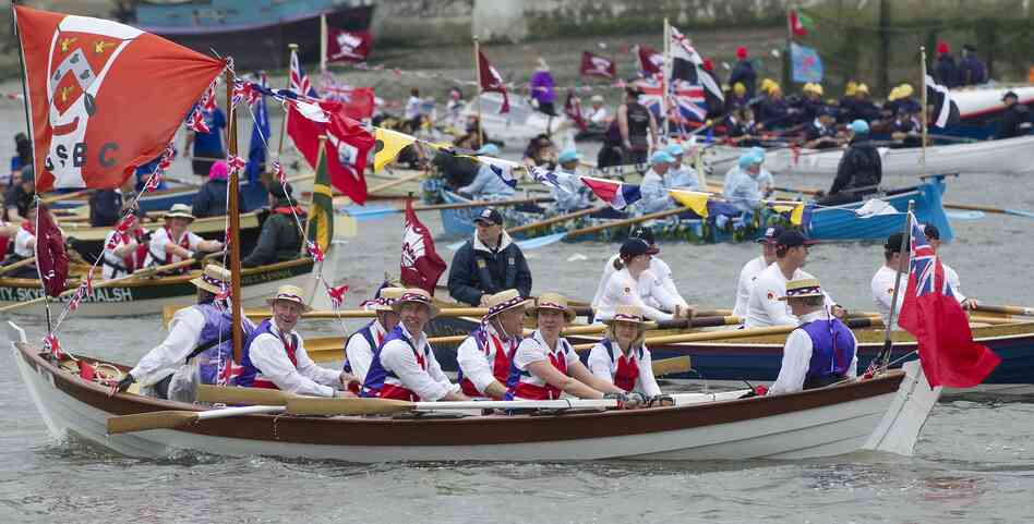 Hundreds of thousands of Union Jack-waving spectators formed a red, white and blue wave along London's riverbanks and bridges, cheering the 86-year-old monarch and her armada of motorboats, rowboats and sailboats of all shapes and sizes.