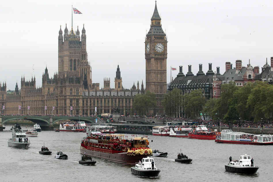 Queen Elizabeth II sailed down the River Thames on Sunday amid a motley but majestic flotilla of 1,000 vessels, mustered to mark her 60 years on the British throne.