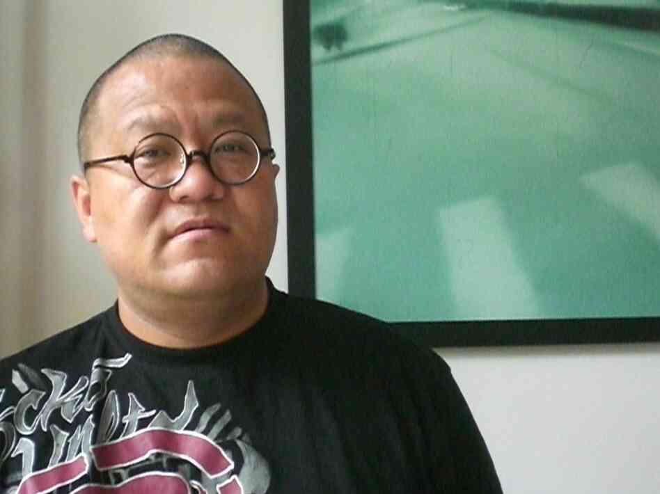 Yang is the grandson of a revolutionary martyr who joined the Communist Party in 1925. He launched his project in memory of his father, who died after a confrontation with officials from his mother's work unit.