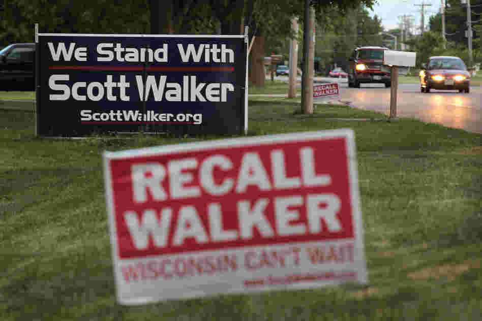 Neighbors display signs with opposite views in Beloit.