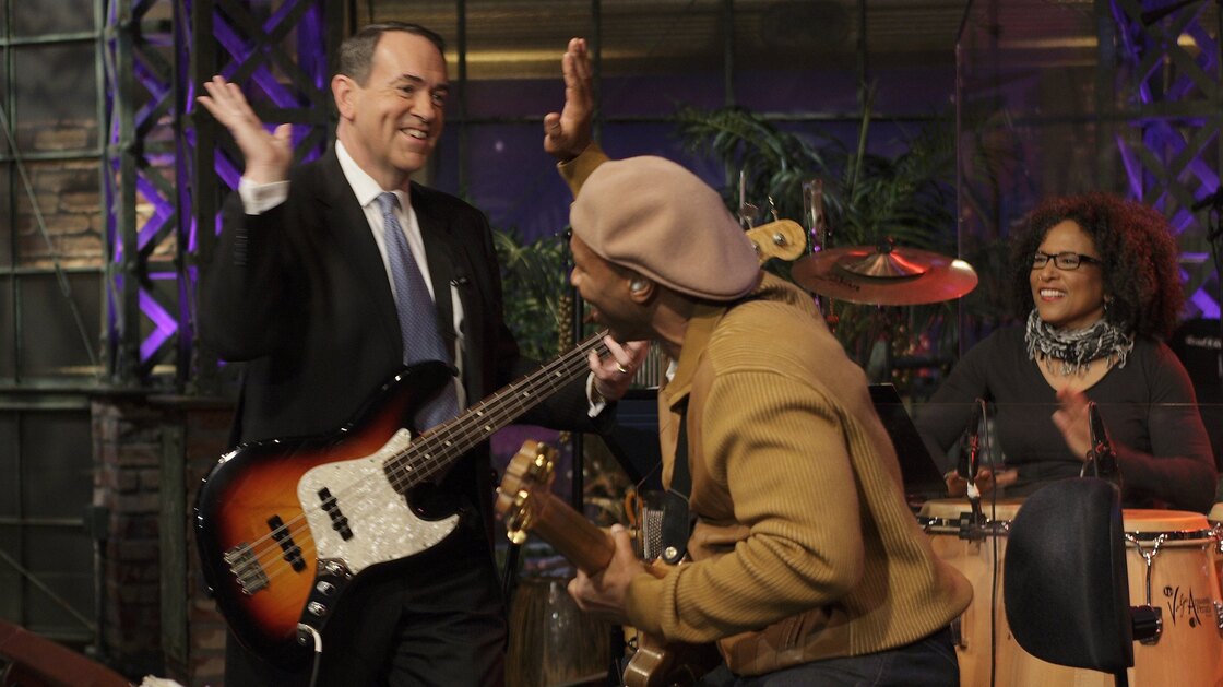Mike Huckabee sits in on bass with the Tonight Show band in 2008.