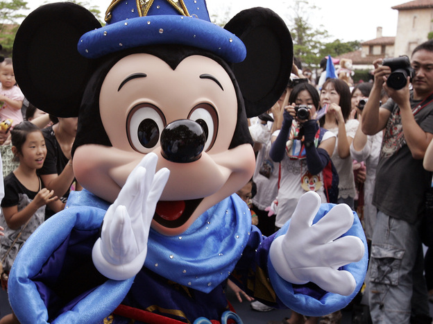 Mickey thinks kids should eat better. (AFP/Getty Images)