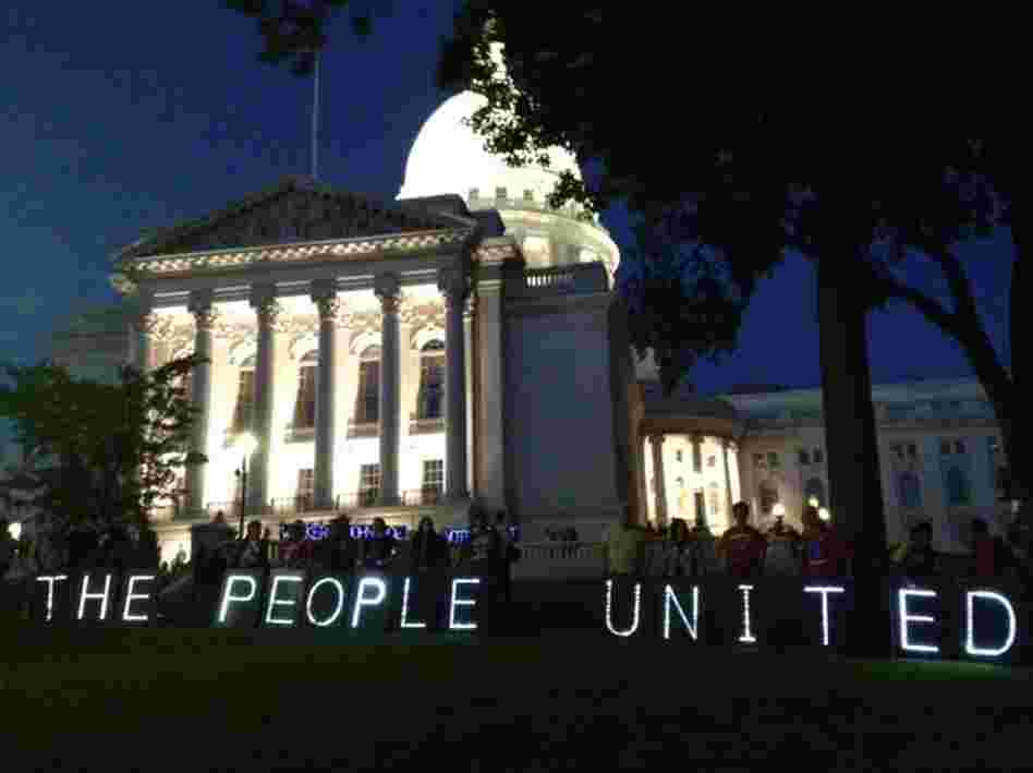 The pro-Barrett "light brigade," whose participants in recent weeks had positioned themselves at dusk on highway over passes. The pro-Barrett "light brigade," whose participants in recent weeks had positioned themselves at dusk on highway over passes.