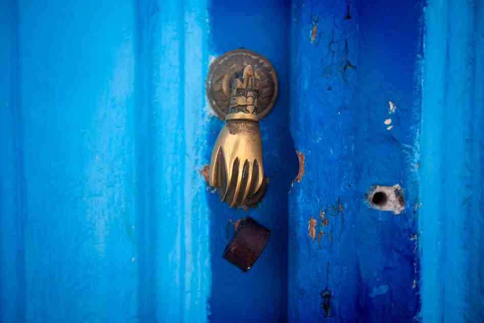 The real Kairouan is a Muslim holy city, was an early foothold for Islam as it spread across North Africa. Most of the door knockers in old-town Kairouan are in the shape of a hand. It symbolizes the hand of the prophet Mohamed's daughter Fatma.