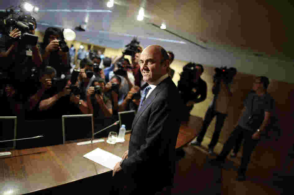 "The Spanish government states its intention to request European financing for the recapitalization of banks that need it," Spanish Economy Minister Luis de Guindos said at a press conference on Saturday.