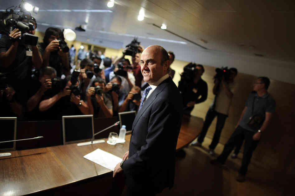 "The Spanish government states its intention to request European financing for the recapitalization of banks that need it," Spanish Economy Minister Luis de Guindos said at a press conference on Saturday.