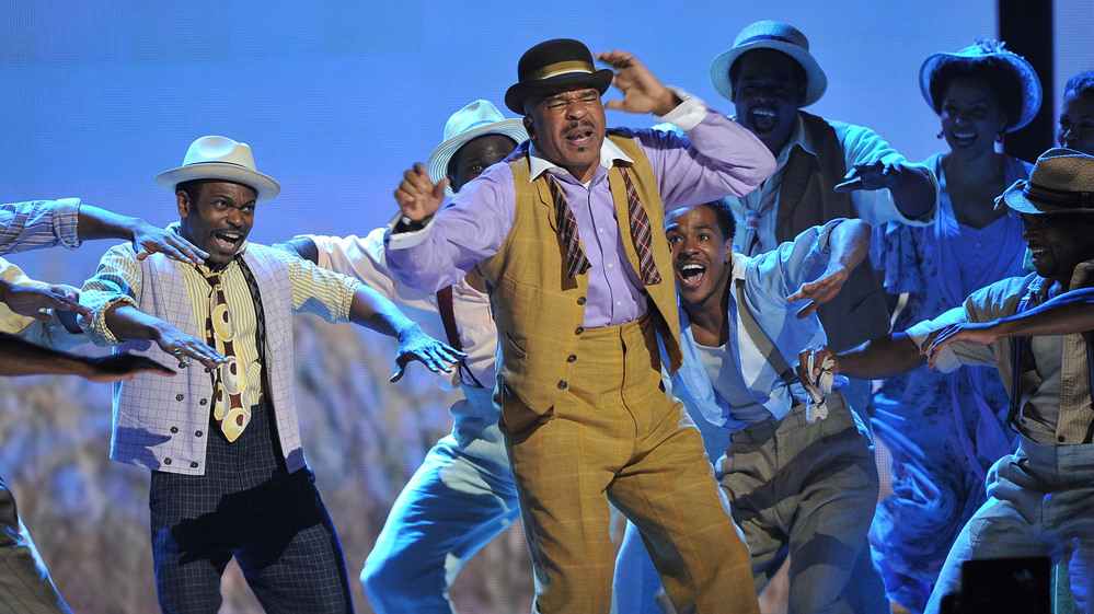 David Alan Grier dazzled audiences last night in "It Ain't Necessarily So," part of a song medley from best musical-revival winner Porgy and Bess.