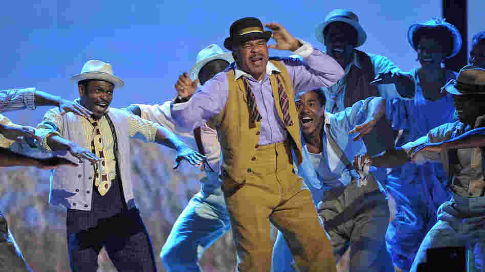 David Alan Grier dazzled audiences last night in "It Ain't Necessarily So," part of a song medley from best musical-revival winner Porgy and Bess.